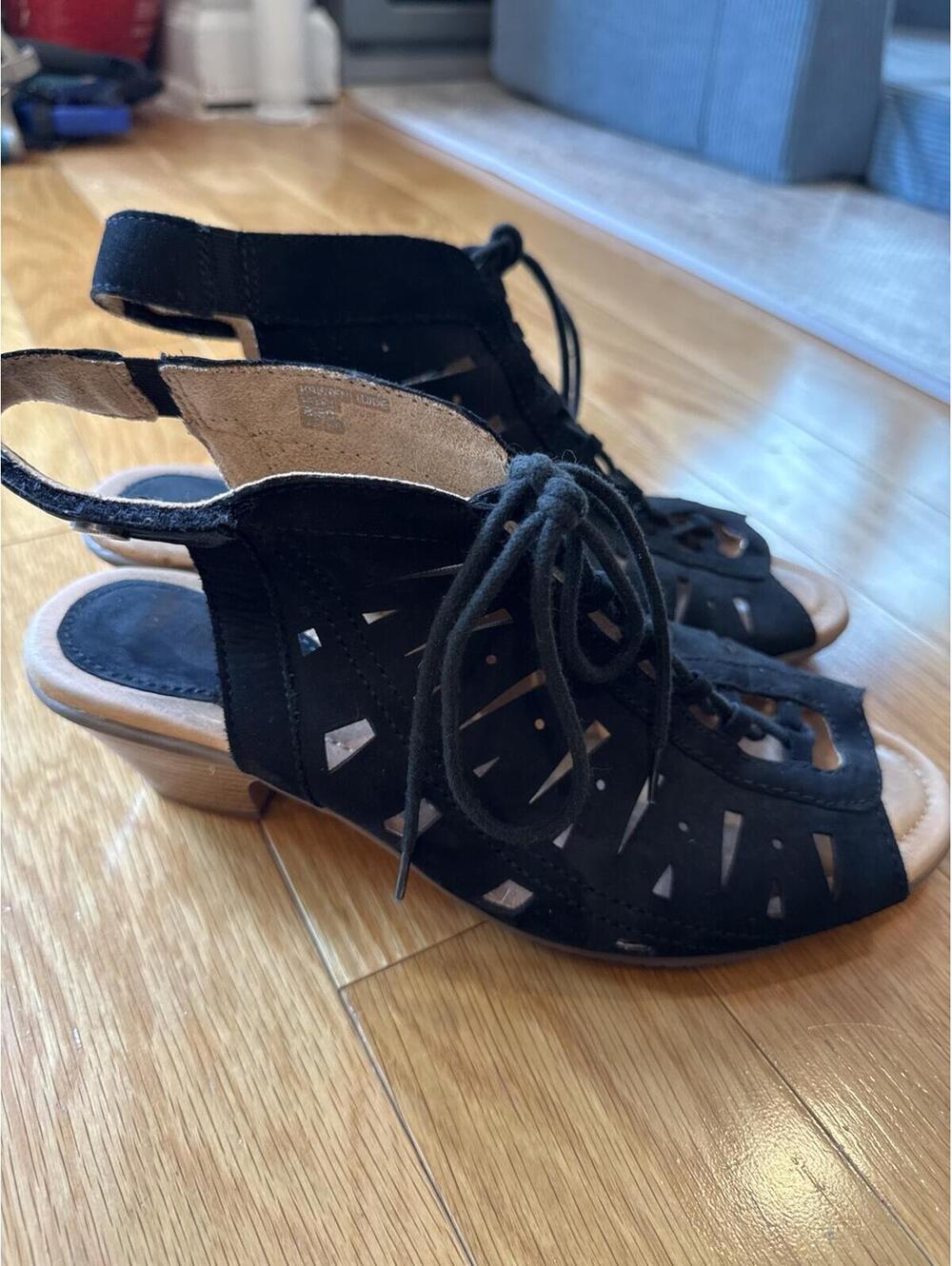 Earth Sandals Black Cutout Slingback Heeled Sandals Size 8.5